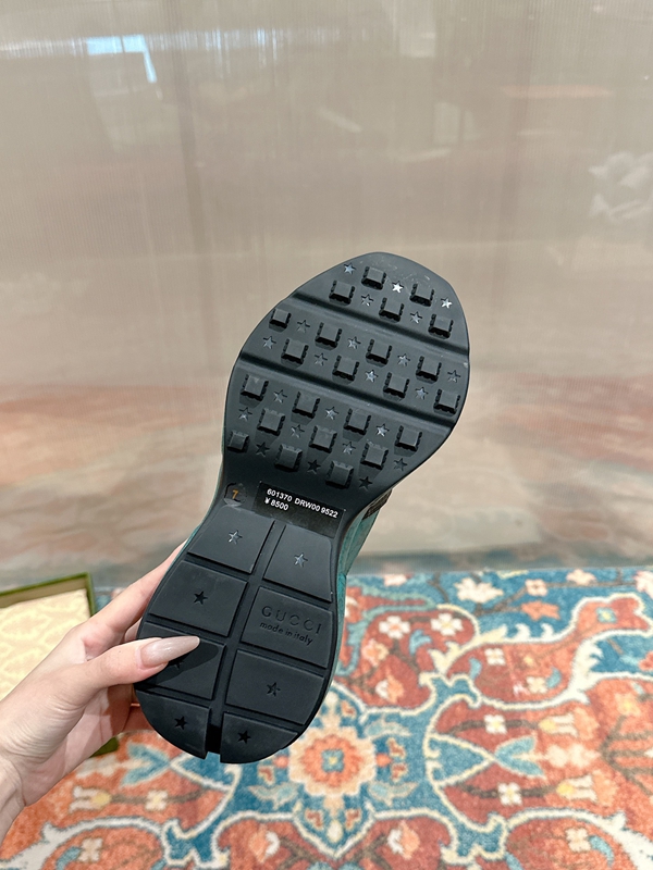 グッチ靴着用イメージ